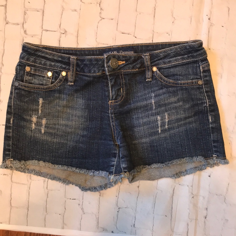 Zco jeans shorts size 5 EUC distressed